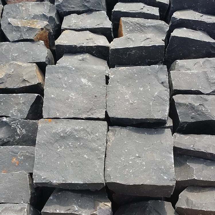 natural split black basalt cobblestone pavers